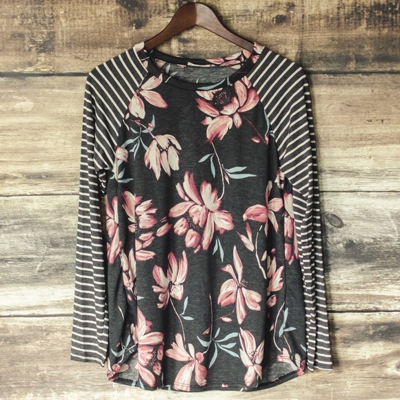 Floral print top with striped sleeves - Picture 2 of 2